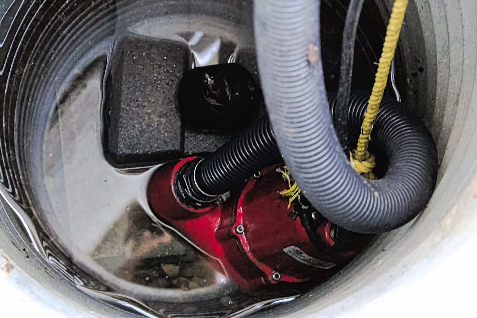 hidden-reason-backup-sump-pumps-drain-fine-one-storm-scaled.jpg